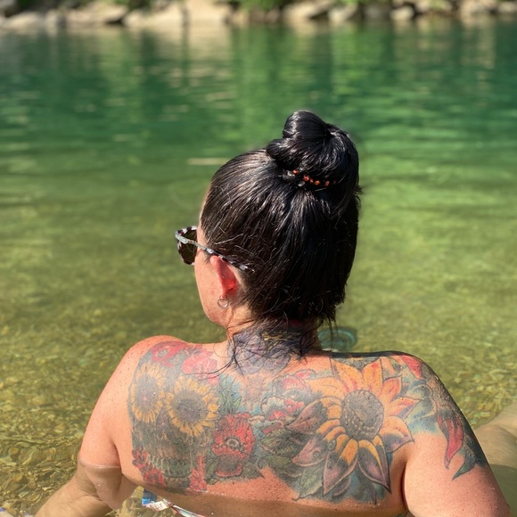 Meet your Posher, Apryl - Picture 1 of 1